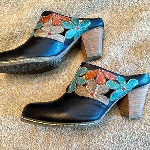 Sold - L’Artiste Spring Step Floral Helga Heeled Clog Mules Black Women’s US 9
